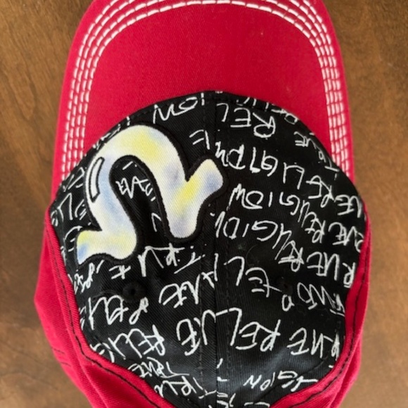 TRUE RELIGION hat unisex 100% cotton OSFA red/black with written pattern & logo - Picture 5 of 10